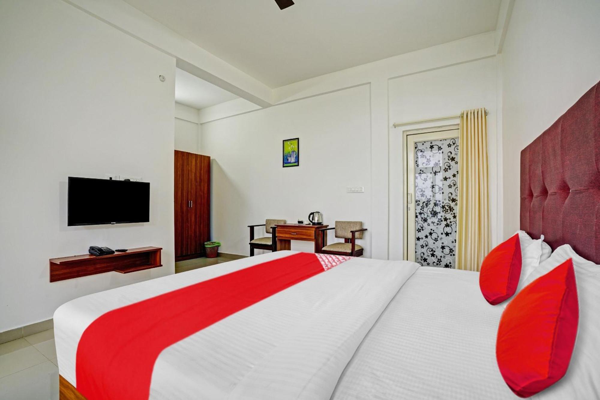 Oyo Flagship 81260 Star Lights Munnar Exterior photo