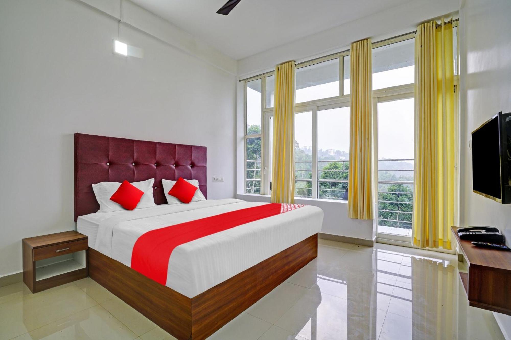 Oyo Flagship 81260 Star Lights Munnar Exterior photo